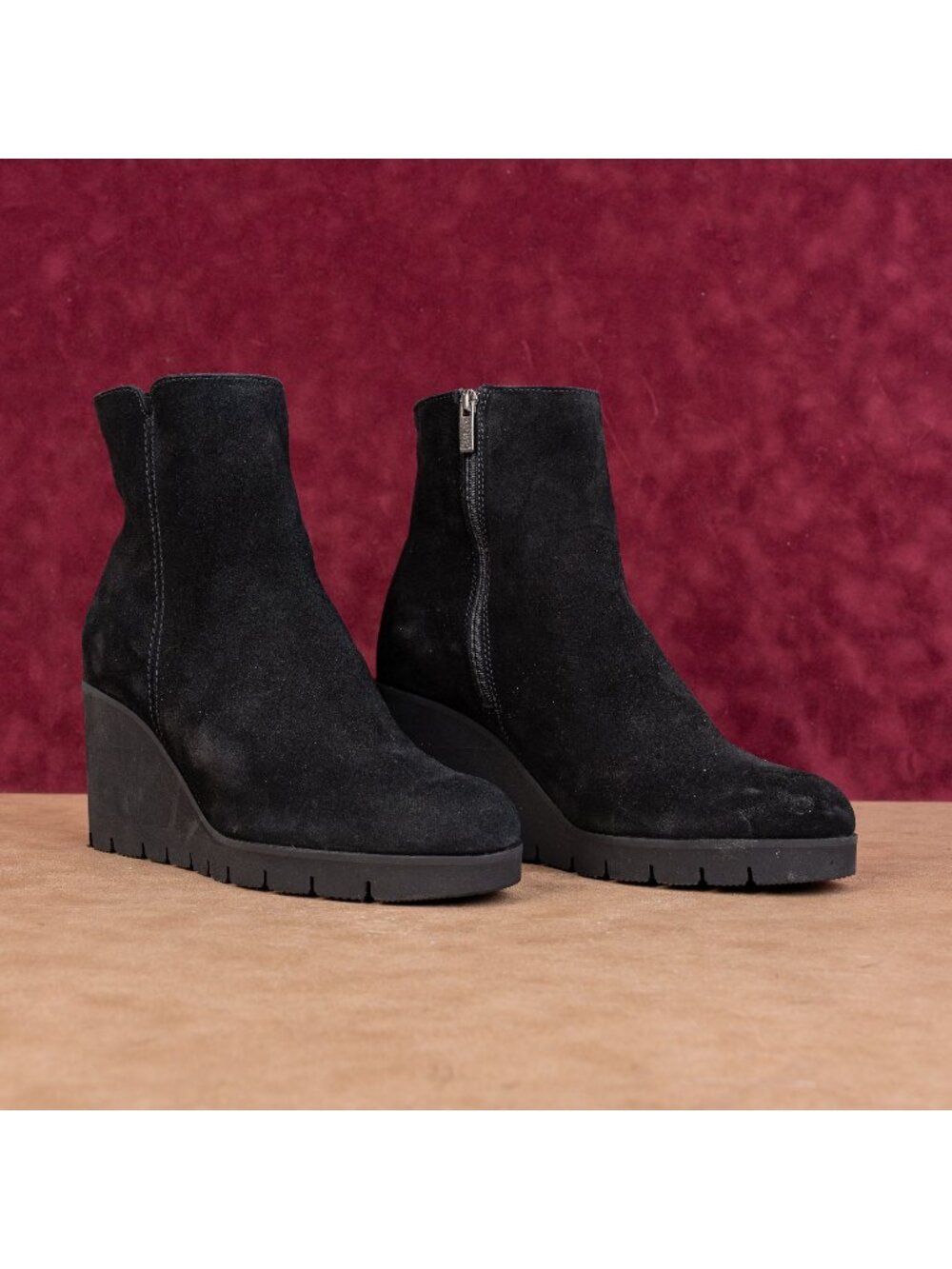La Canadienne Women Go Black Suede Waterproof Zip Ankle Boots sz 10